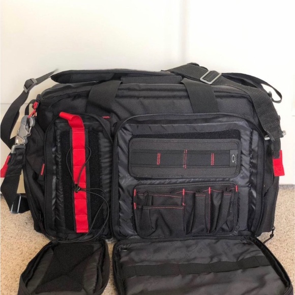 Rare Oakley official Military Breach Range Transport Duffle Bag Black/Red - Picture 8 of 10